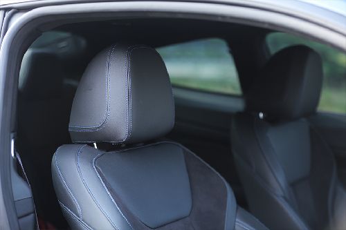 Head rese kursi depan BMW 4 Series Coupe