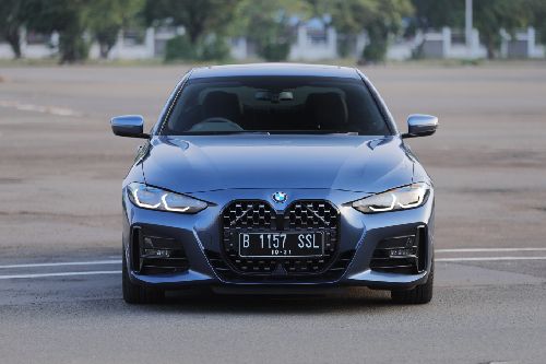 BMW 4 Series Coupe Front Side View