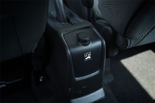 Power outlet Suzuki Ertiga Smart Hybrid