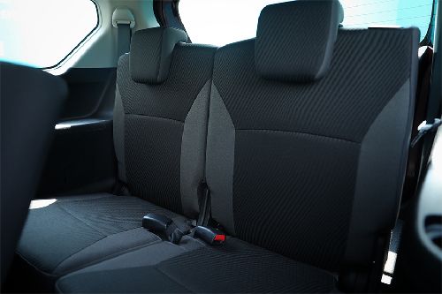 Kursi belakang Suzuki Ertiga Smart Hybrid