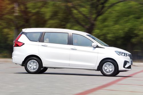 Tampak kanan Suzuki Ertiga
