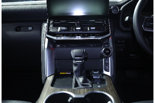 konsol tengah Land Cruiser