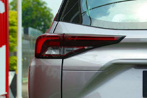 lampu belakang Avanza