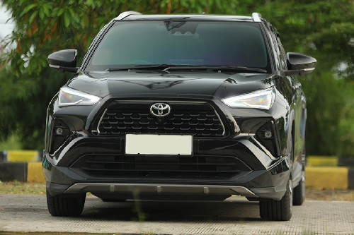 Tampak depan Toyota Yaris Cross, tilted