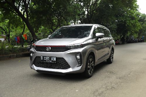 Tampak depan medium Daihatsu Xenia