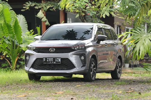 Daihatsu Xenia Front Side View