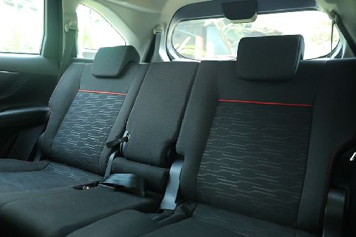 Kursi belakang Daihatsu Xenia