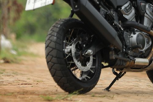 ban belakang Harley Davidson Pan America 1250 Special