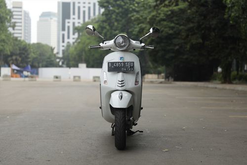 Tampak depan Vespa Primavera