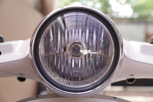 Lampu depan Vespa Primavera