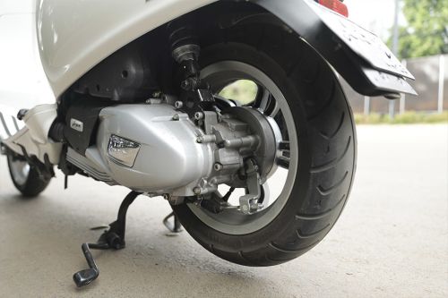 ban belakang Vespa Primavera