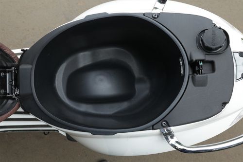 Tempat penyimpanan Vespa Primavera