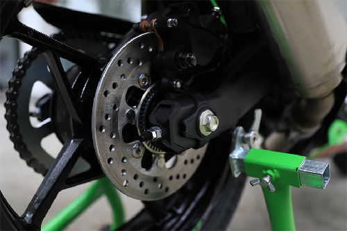 Rem belakang Kawasaki Ninja ZX-4RR