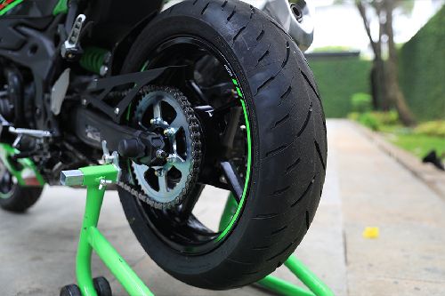 ban belakang Kawasaki Ninja ZX-4RR