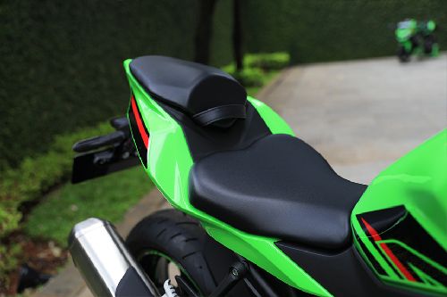 Jok Kawasaki Ninja ZX-4RR