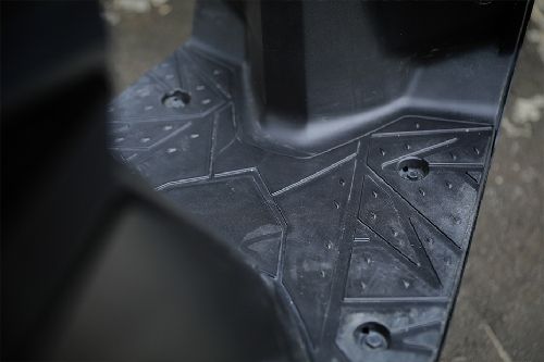 Ruang kaki Suzuki NEX Crossover