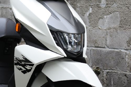 Lampu depan Suzuki Avenis