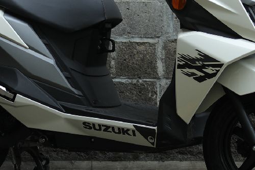 Ruang kaki Suzuki Avenis