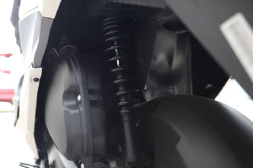 Suspensi belakang Suzuki Avenis