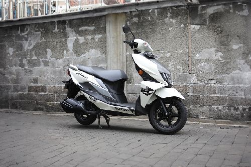 Right Side Viewfull Image Suzuki Avenis Right Side Viewfull Image