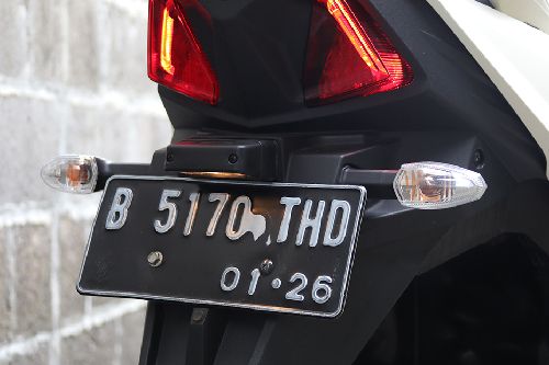 Lampu sein samping belakang Suzuki Avenis