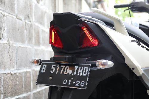Tail Light Avenis Tail light