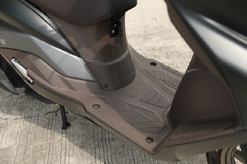 Ruang kaki Suzuki Burgman Street 125 EX