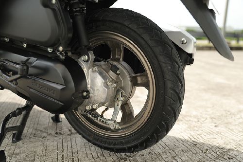 Rem belakang Suzuki Burgman Street 125 EX