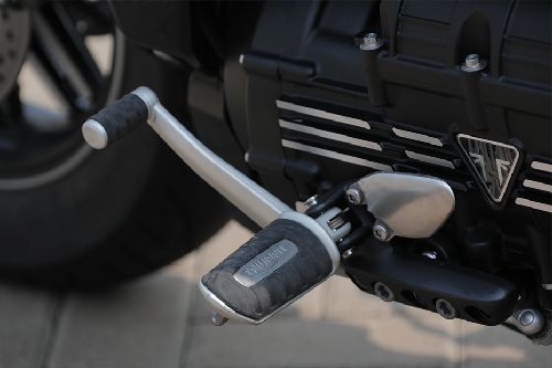 sandaran kaki Triumph Rocket 3