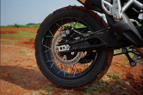 ban belakang Triumph Tiger 900